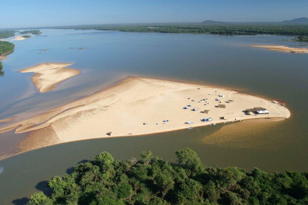 O rio mais bonito do Brasil: Araguaia e a tradição no interior